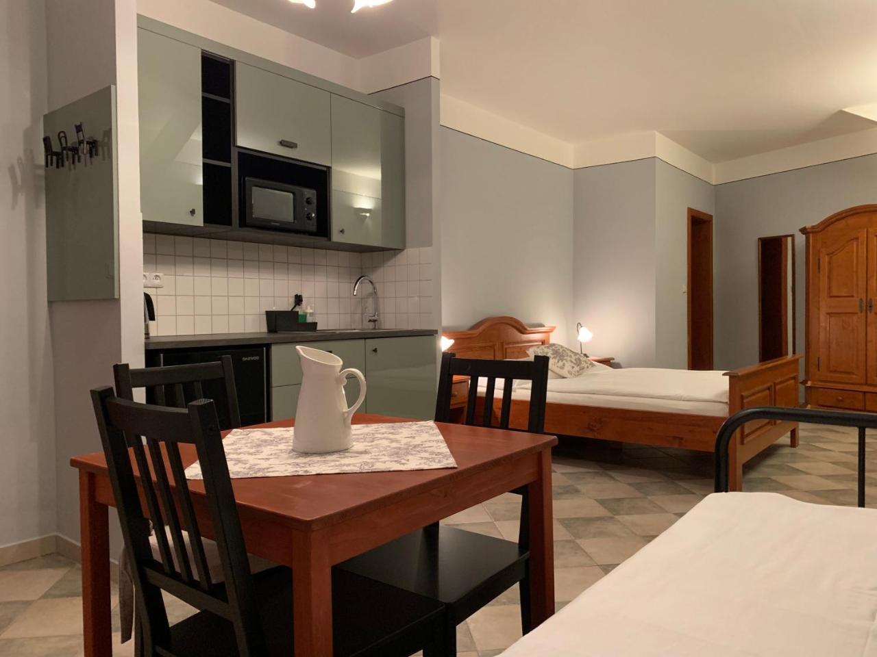 Pension Amadeus & Apartments Чески-Крумлов Экстерьер фото