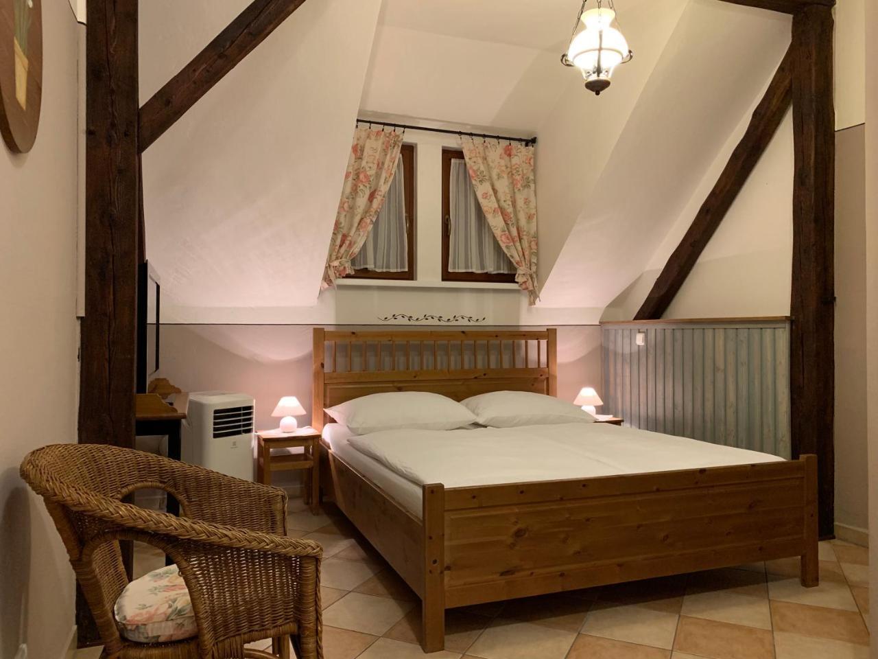 Pension Amadeus & Apartments Чески-Крумлов Экстерьер фото